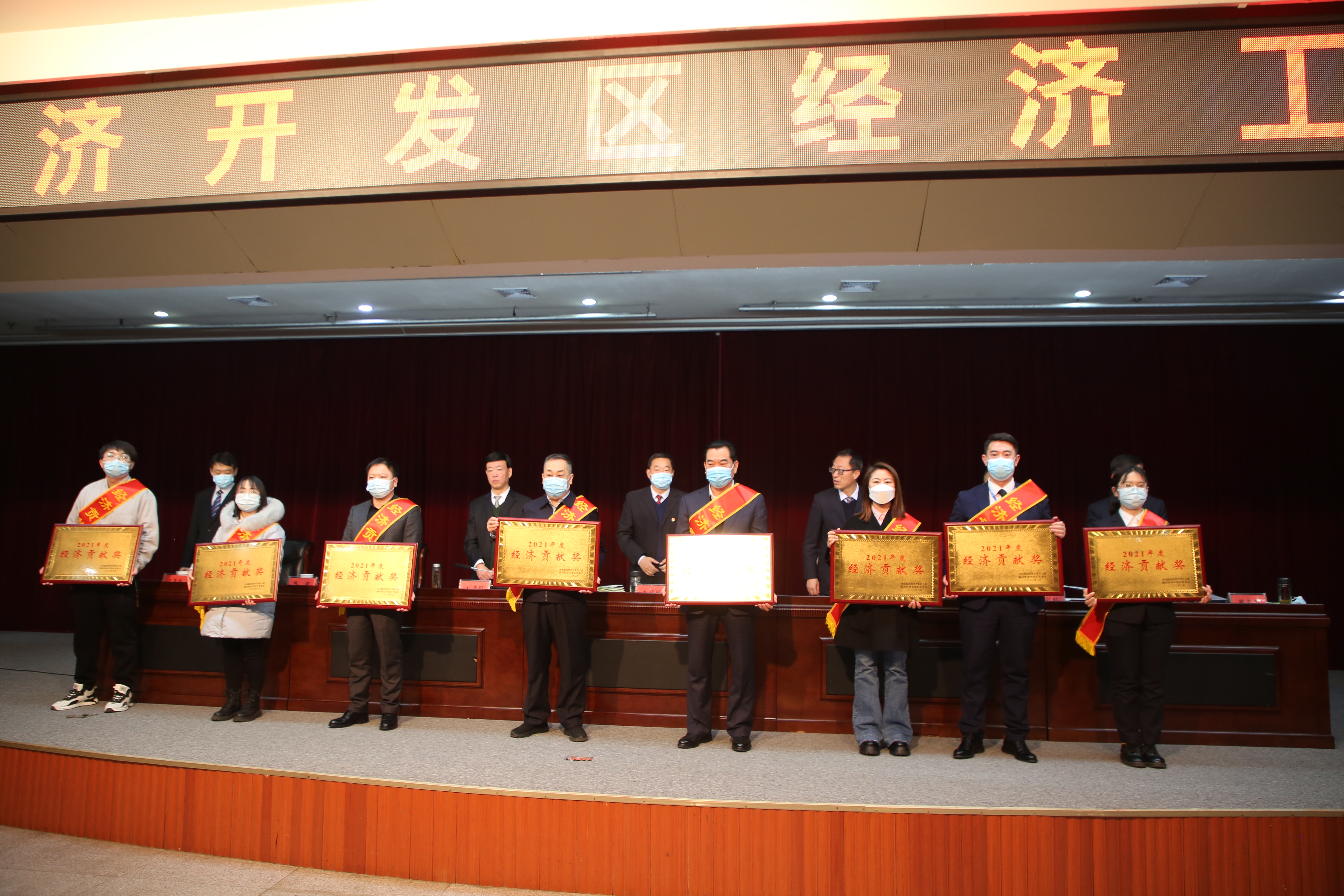 华翔集团荣获2021年度经济贡献奖及税收贡献奖双重大奖
